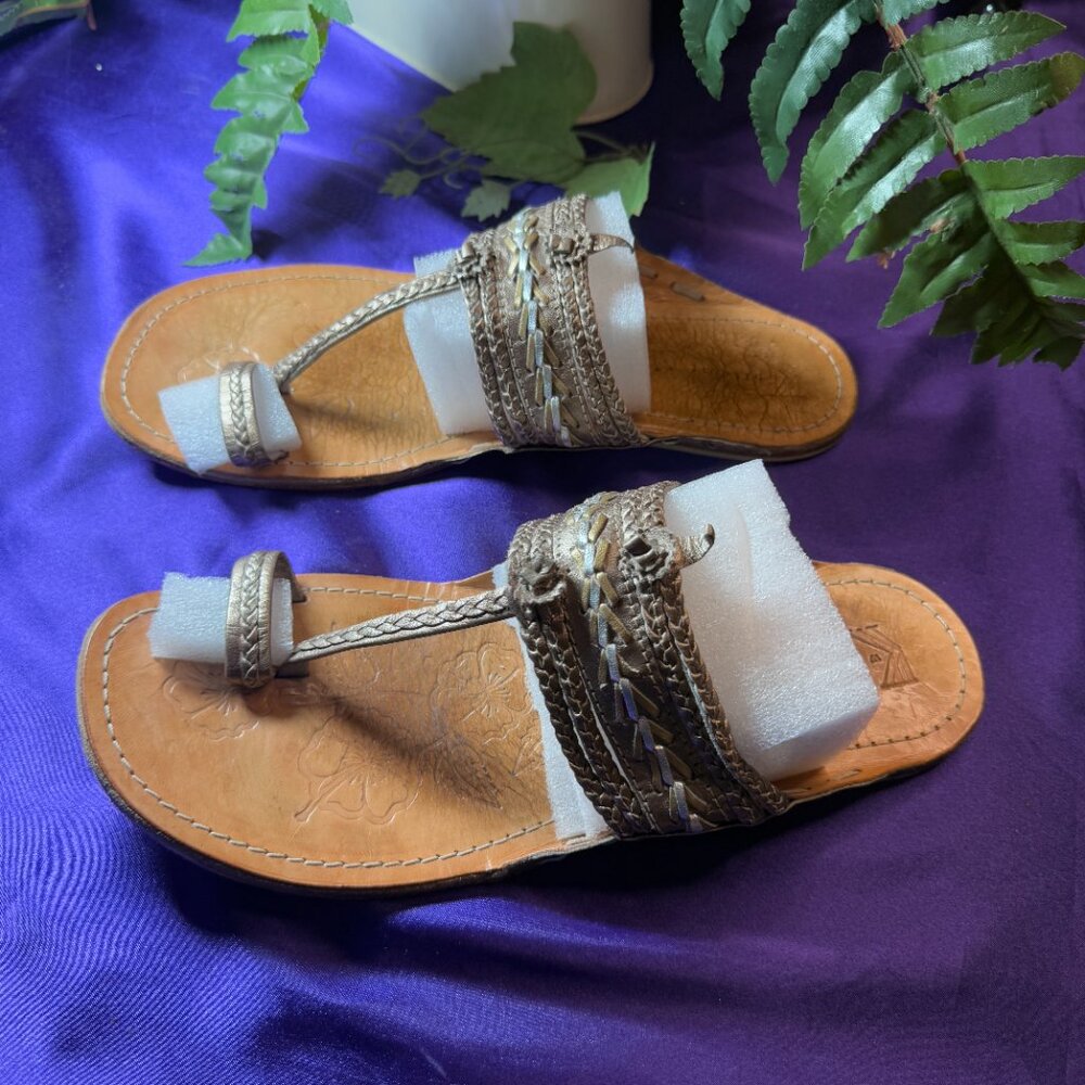 📌White Mountain Gold Metallic Slip On Toe Loop Flat Lightweight Sandals - Picture 4 of 15